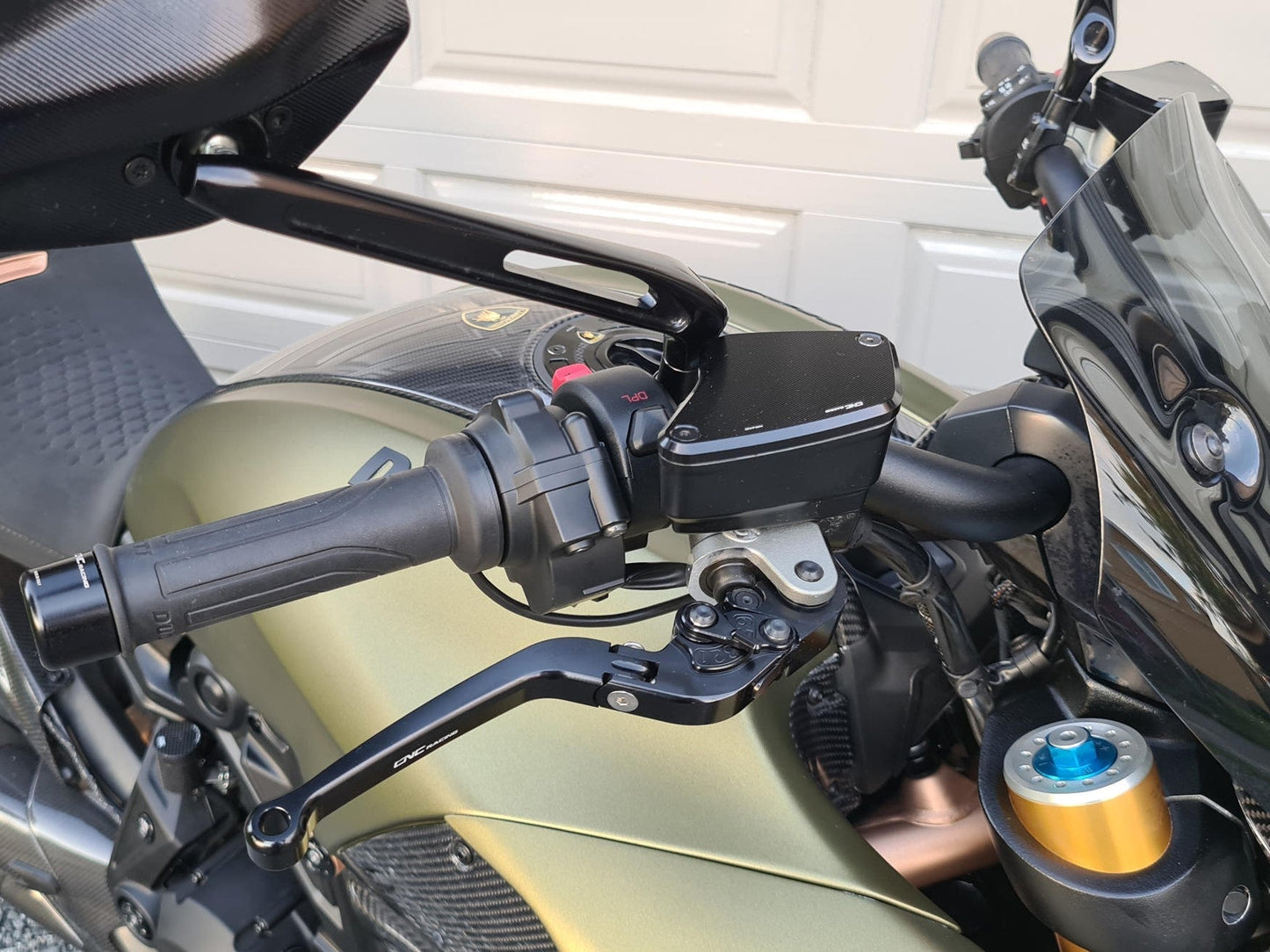 KT850 - CNC RACING Ducati Diavel / XDiavel Front Brake & Clutch Fluid Tank Caps "Streaks" – Accessories in the Motodeal Motorcycle Aftermarket Accessories and Parts Online Shop