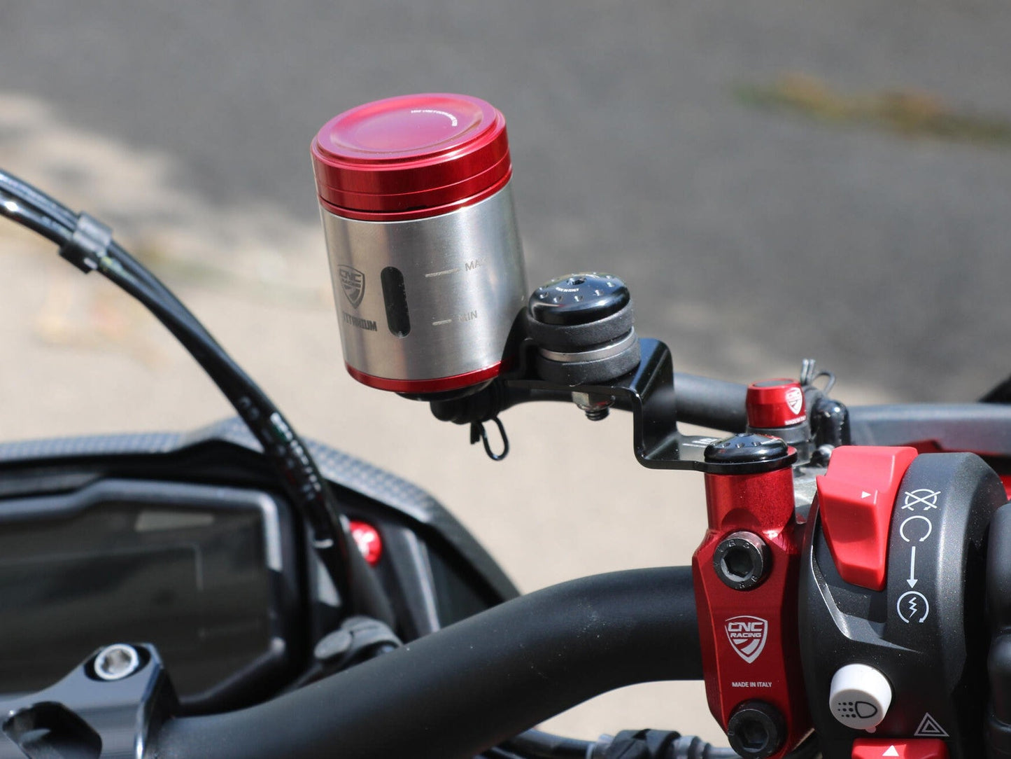 SE901 - CNC RACING Universal 25 ml Front Brake Fluid Tank (titanium) – Accessories in the Motodeal Motorcycle Aftermarket Accessories and Parts Online Shop