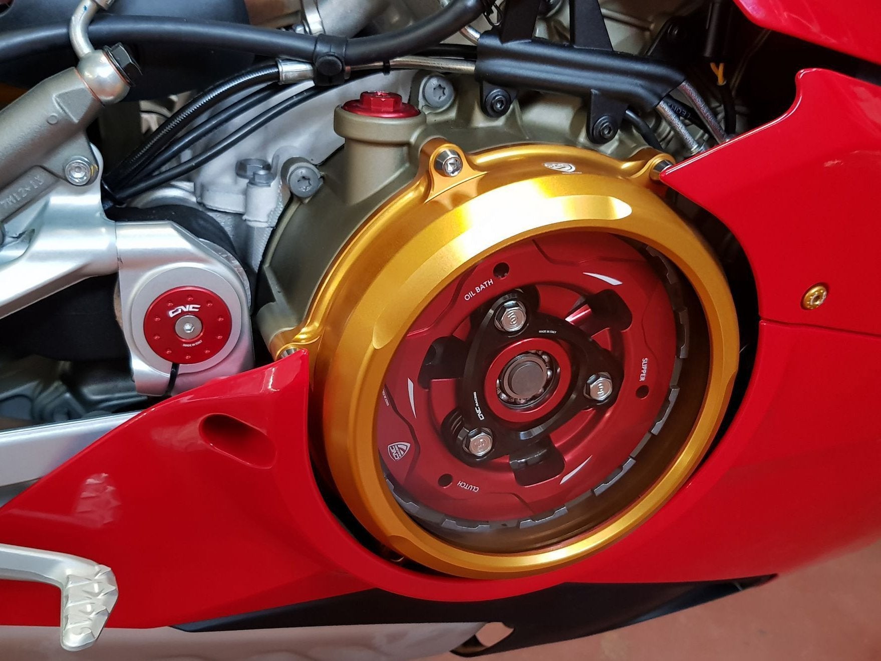 CA210 - CNC RACING Ducati Panigale V4 (2018+) Oil Bath Clear Clutch Cover – Accessories in the Motodeal Motorcycle Aftermarket Accessories and Parts Online Shop
