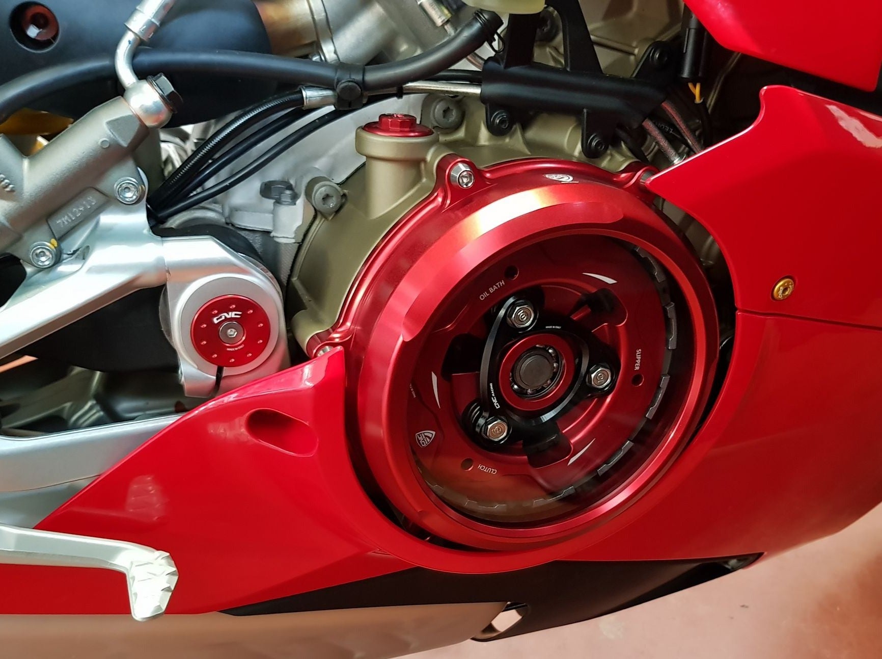 CA210 - CNC RACING Ducati Panigale V4 (2018+) Oil Bath Clear Clutch Cover – Accessories in the Motodeal Motorcycle Aftermarket Accessories and Parts Online Shop