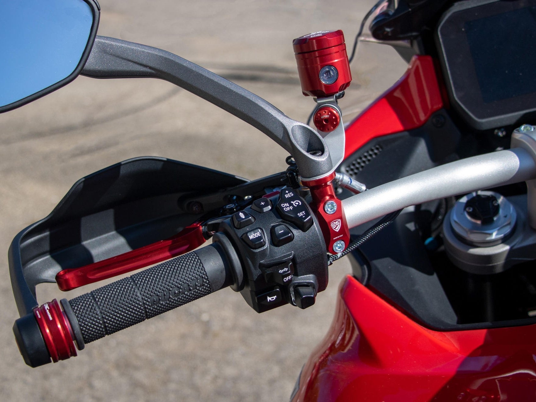 CV020 - CNC RACING Ducati Multistrada V4 (2021+) Master Cylinder Clamp (left) – Accessories in the Motodeal Motorcycle Aftermarket Accessories and Parts Online Shop