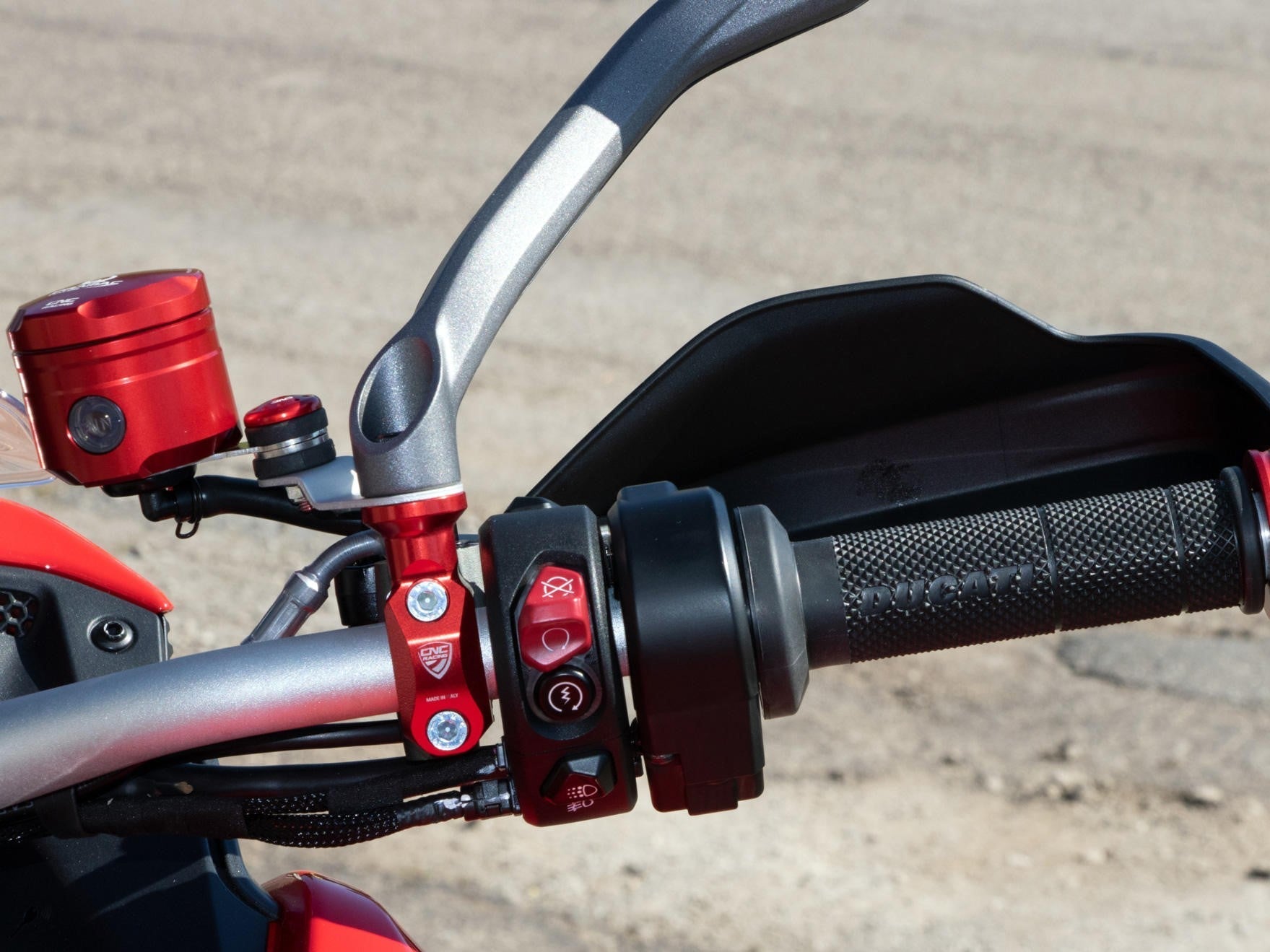 CV021 - CNC RACING Ducati Multistrada V4 (2021+) Master Cylinder Clamp (right) – Accessories in the Motodeal Motorcycle Aftermarket Accessories and Parts Online Shop