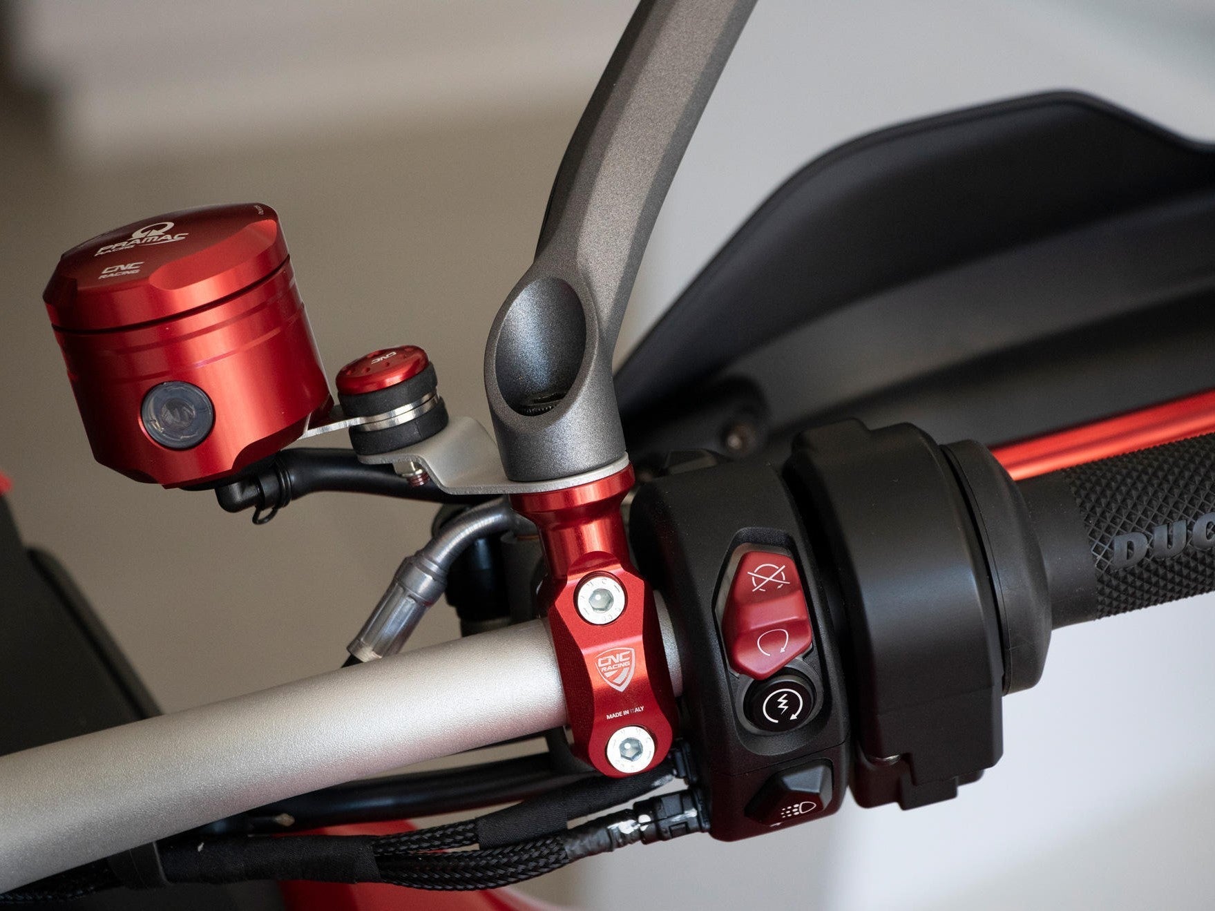 CV021 - CNC RACING Ducati Multistrada V4 (2021+) Master Cylinder Clamp (right) – Accessories in the Motodeal Motorcycle Aftermarket Accessories and Parts Online Shop