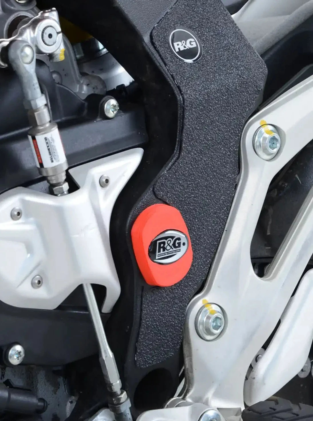 FI0118 - R&G RACING MV Agusta Turismo Veloce 800 (15/18) Kit Frame Plugs – Accessories in the 2WheelsHero Motorcycle Aftermarket Accessories and Parts Online Shop