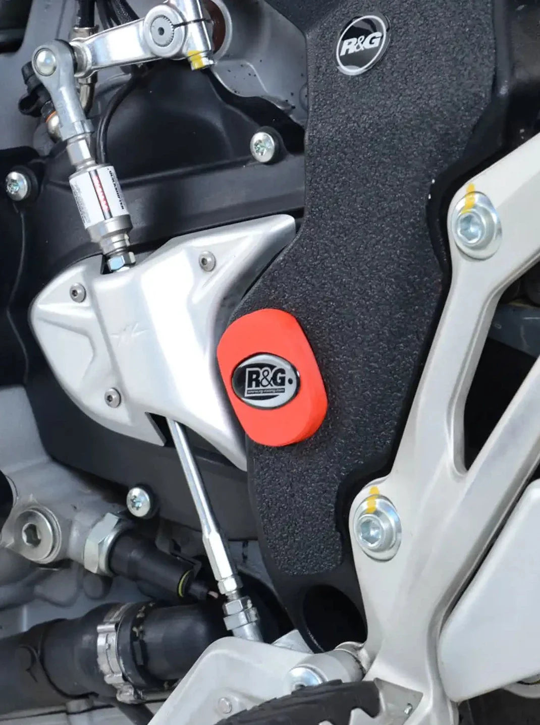 FI0118 - R&G RACING MV Agusta Turismo Veloce 800 (15/18) Kit Frame Plugs – Accessories in the 2WheelsHero Motorcycle Aftermarket Accessories and Parts Online Shop