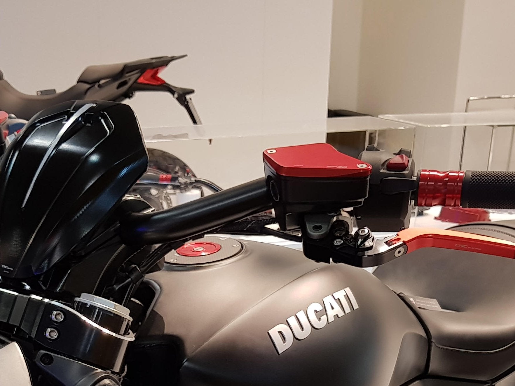 KT550 - CNC RACING Ducati Diavel / XDiavel Front Brake & Clutch Fluid Tank Caps "Touch" – Accessories in the Motodeal Motorcycle Aftermarket Accessories and Parts Online Shop
