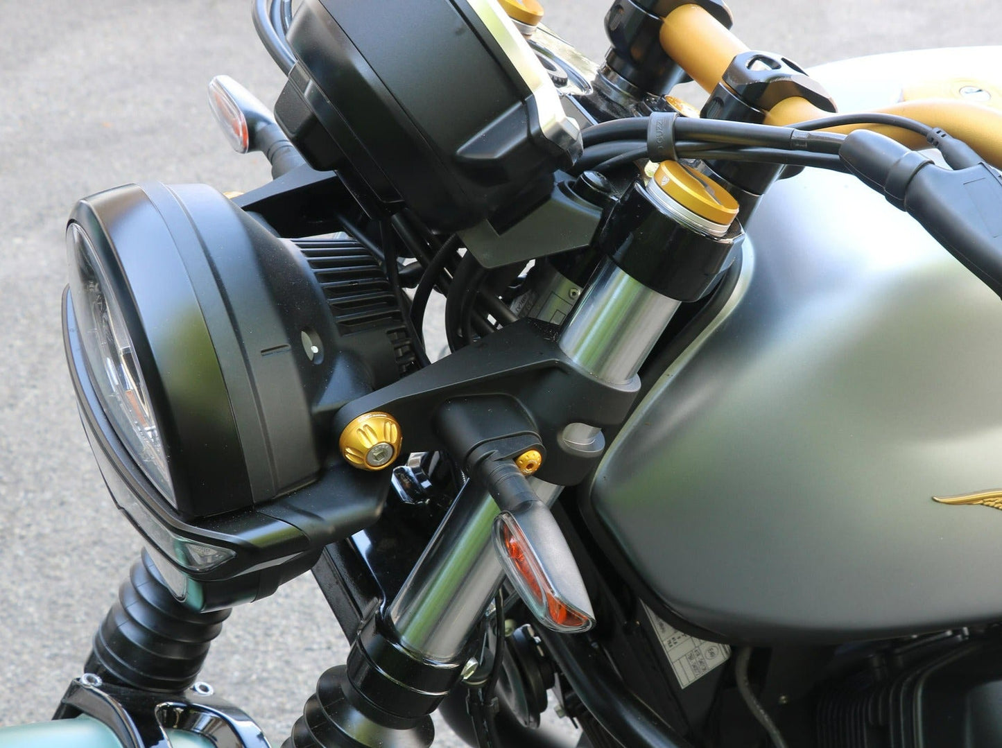 CNC RACING KV905 Moto Guzzi V7 Stone (2019+) Headlight Collar Screws – Accessories in the Motodeal Motorcycle Aftermarket Accessories and Parts Online Shop