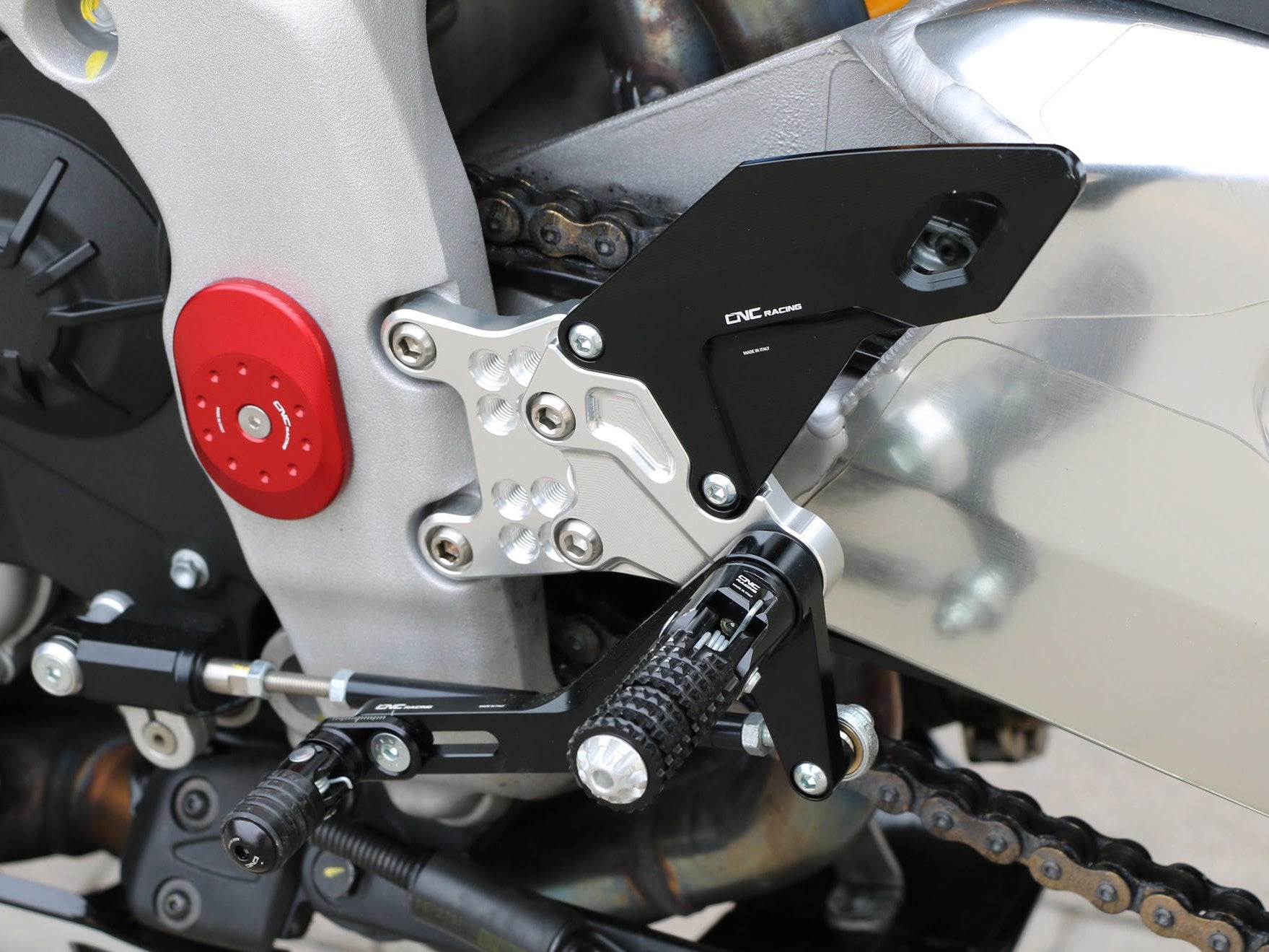 PE500 - CNC RACING Aprilia RSV4 / Tuono V4 (09/16) Adjustable Rearset – Accessories in the Motodeal Motorcycle Aftermarket Accessories and Parts Online Shop