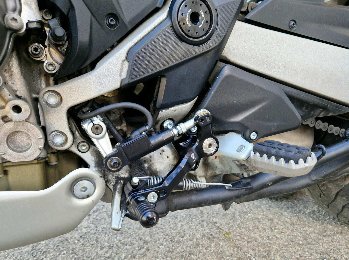 PEC06 - CNC RACING Ducati Multistrada V4 / V4S / Pikes Peak (2021+) Gear Lever "Slide" – Accessories in the Motodeal Motorcycle Aftermarket Accessories and Parts Online Shop