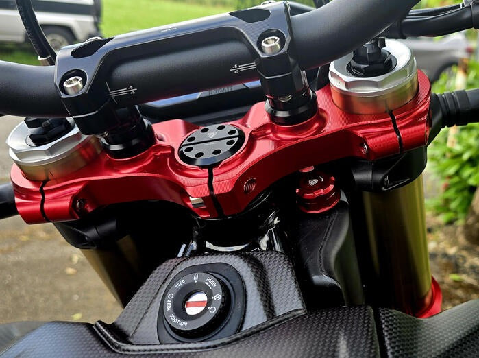 PST21 - CNC RACING Ducati Hypermotard 698 Mono (2024+) Triple Clamps Top Yoke – Accessories in the Motodeal Motorcycle Aftermarket Accessories and Parts Online Shop