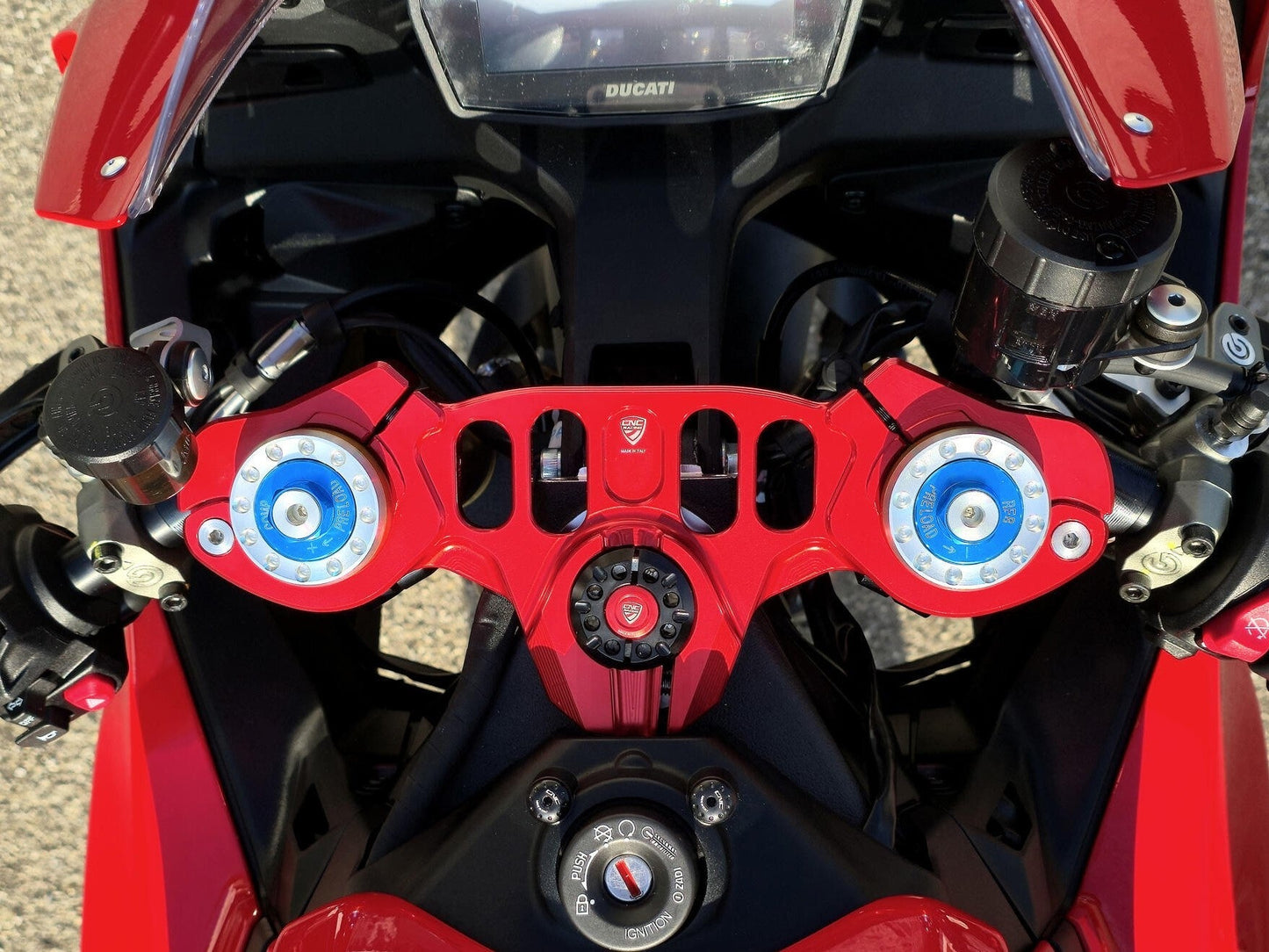 PST25 - CNC RACING Ducati Panigale V2 (2025+) Top Yoke Clamps Kit (for CNC RACING triple clamps) – Accessories in the Motodeal Motorcycle Aftermarket Accessories and Parts Online Shop