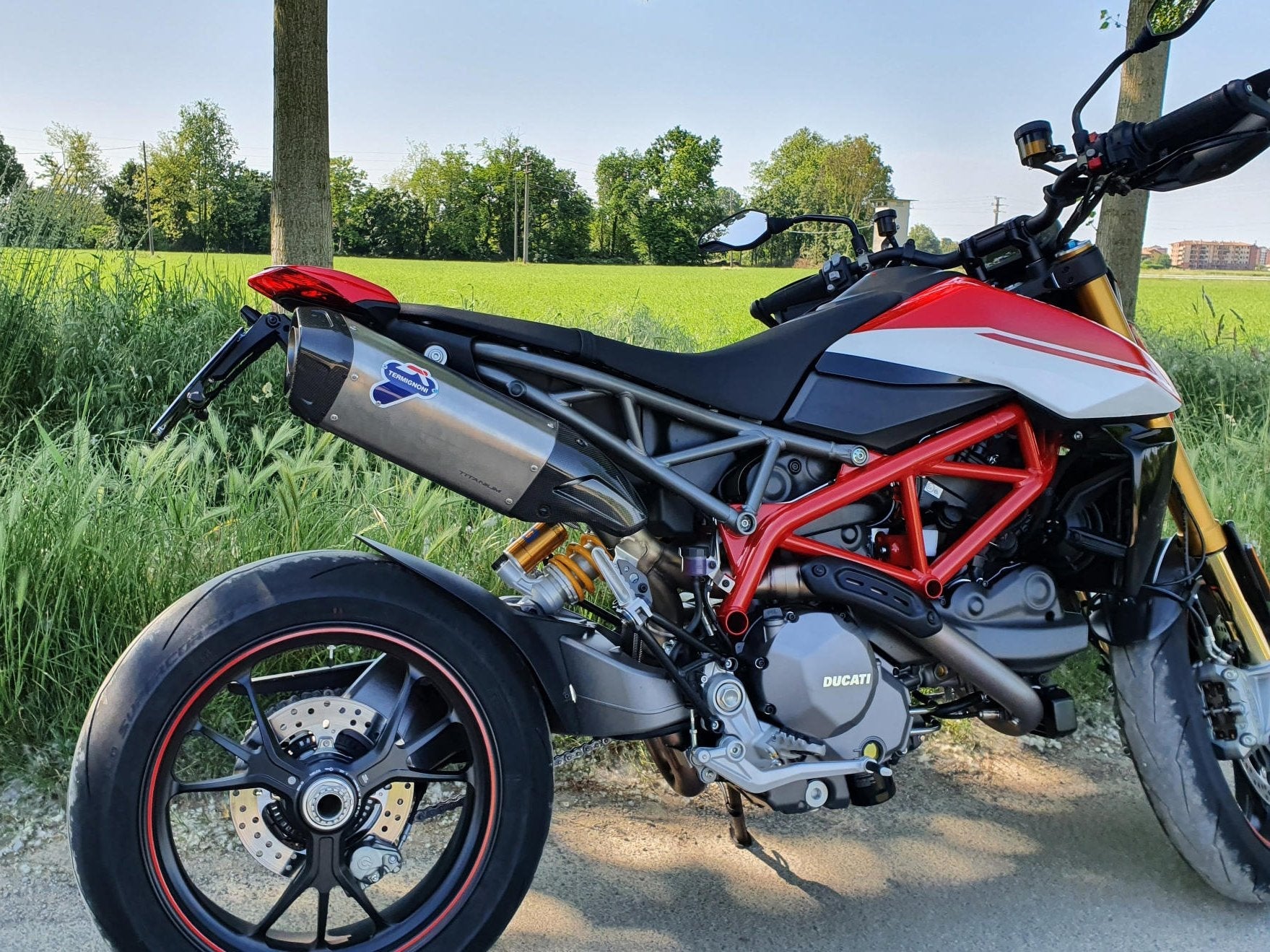 PT151 - CNC RACING Ducati Hypermotard 950 Adjustable LED License Plate – Accessories in the Motodeal Motorcycle Aftermarket Accessories and Parts Online Shop