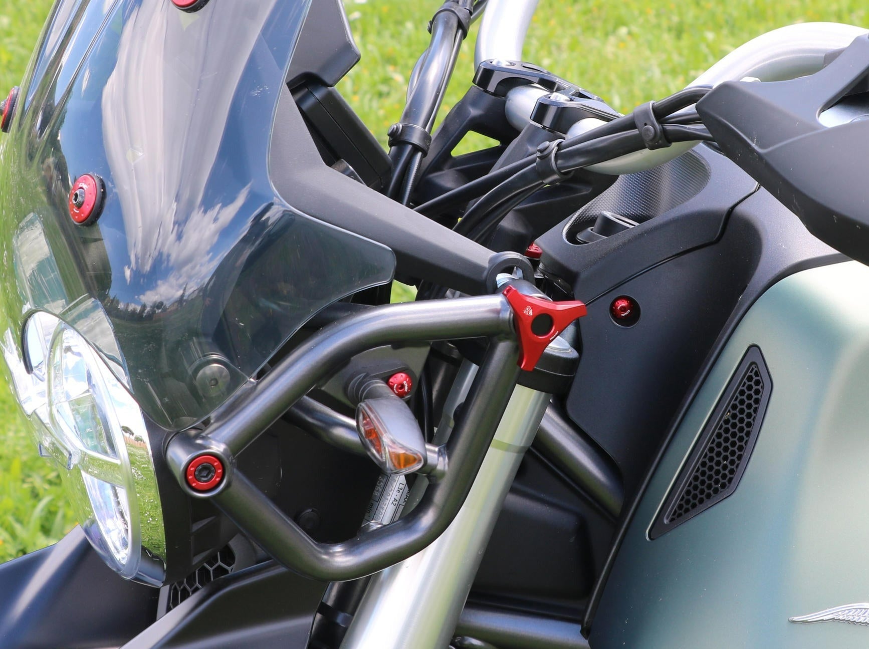 RC101 - CNC RACING Moto Guzzi V85 TT (2019+) Screen Adjusting System – Accessories in the Motodeal Motorcycle Aftermarket Accessories and Parts Online Shop