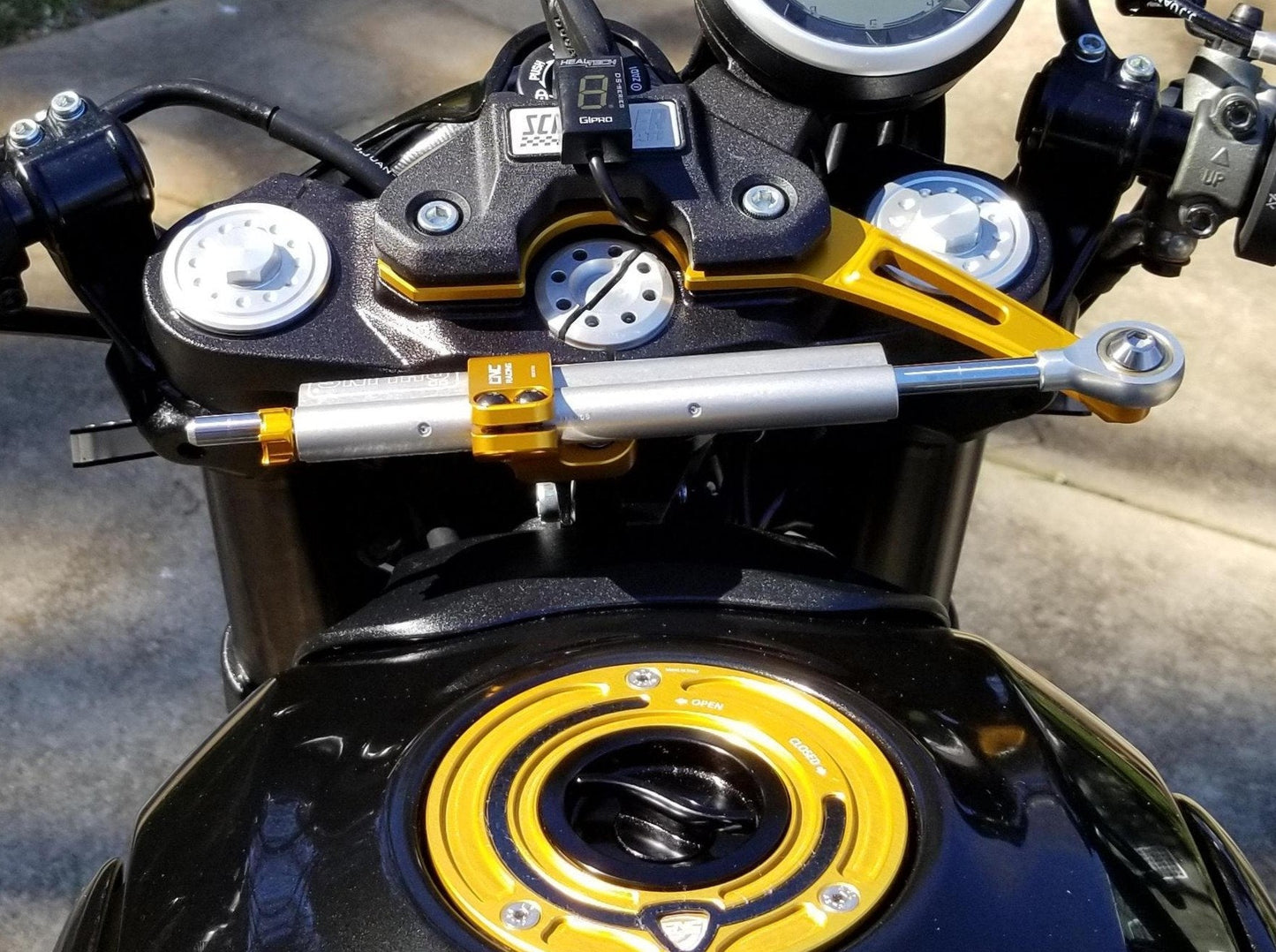 Ducati Scrambler Café Racer (17/21) OHLINS Steering Damper + CNC RACING Mounting Kit – Accessories in the Motodeal Motorcycle Aftermarket Accessories and Parts Online Shop