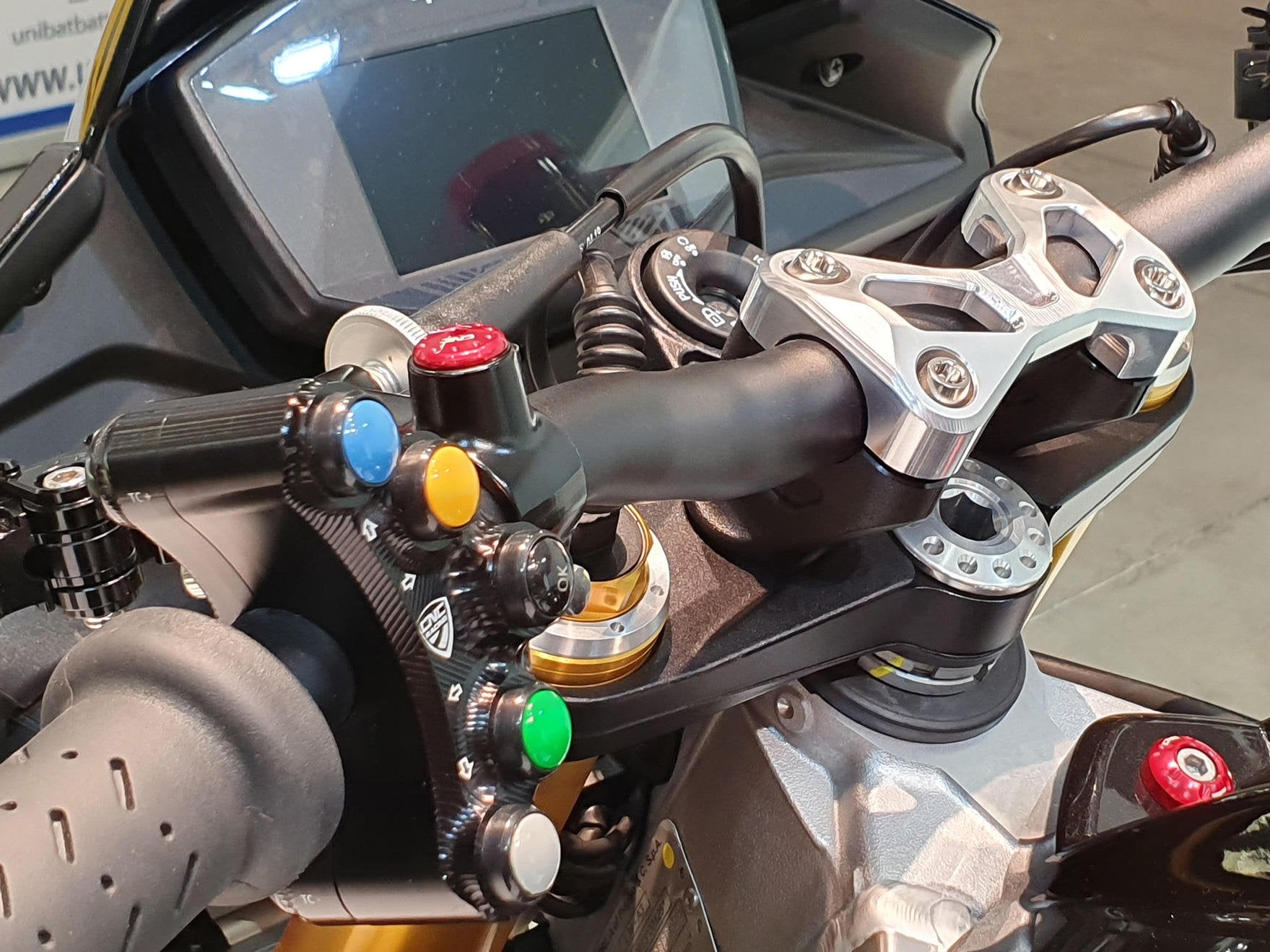 SWA05 - CNC RACING Aprilia RSV4 / Tuono V4 Left Handlebar Switch (racing edition) – Accessories in the Motodeal Motorcycle Aftermarket Accessories and Parts Online Shop