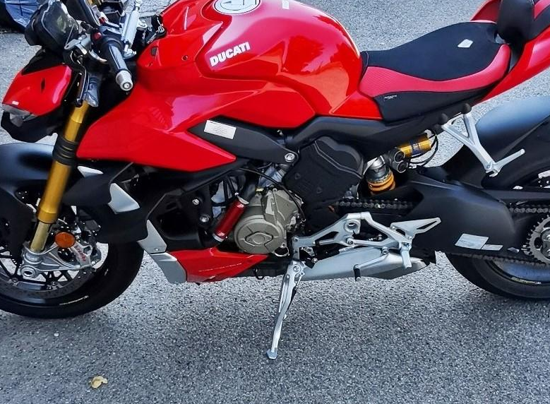DC02 - PERFORMANCE TECHNOLOGY Ducati Panigale V4 / Streetfighter (18/24) Line Cooler Kit – Accessories in the Motodeal Motorcycle Aftermarket Accessories and Parts Online Shop
