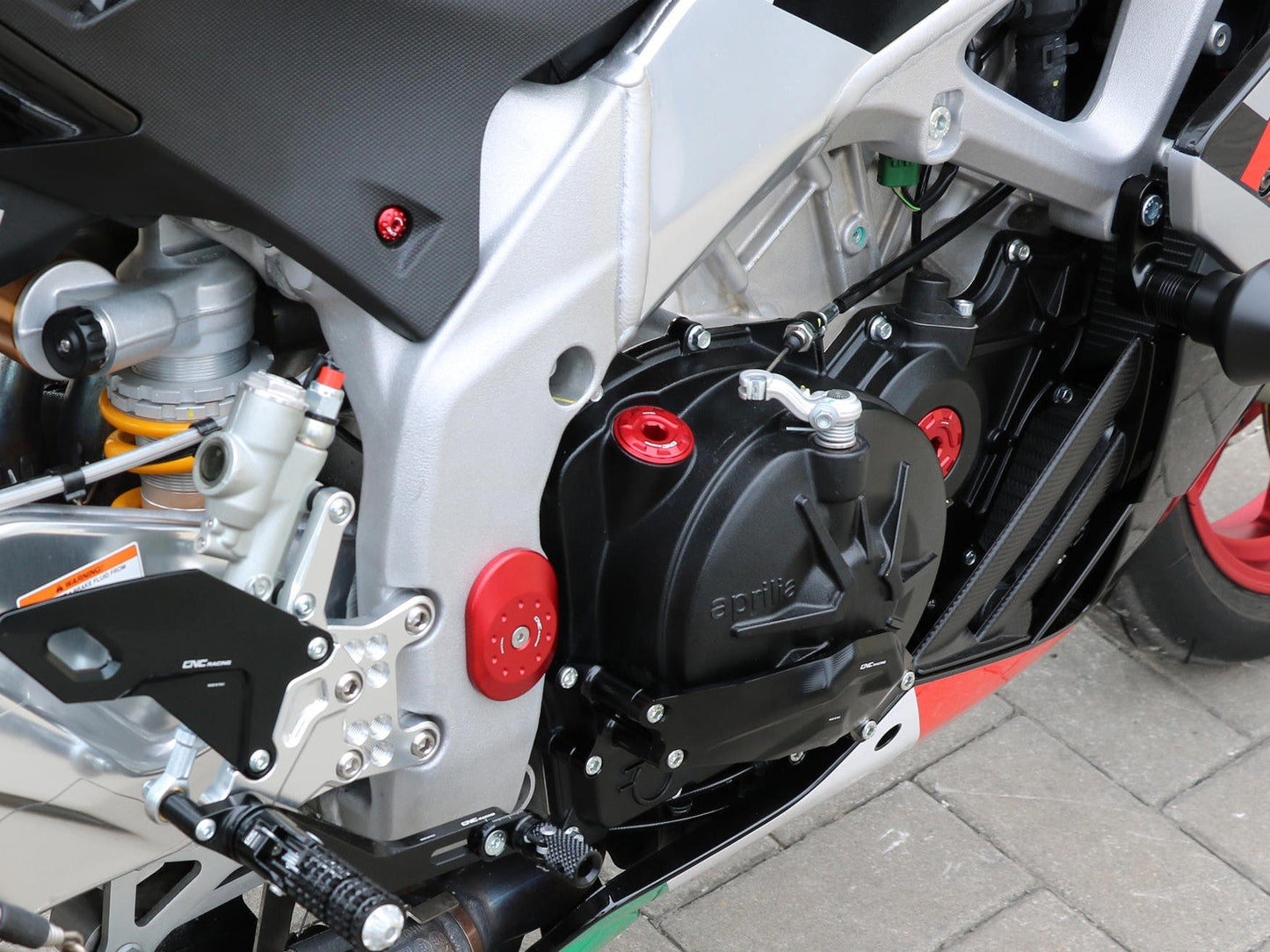 TA202 - CNC RACING Aprilia RSV4 / Tuono V4 (2009+) Oil Filler Cap "Gear" (M25x1,5) – Accessories in the Motodeal Motorcycle Aftermarket Accessories and Parts Online Shop