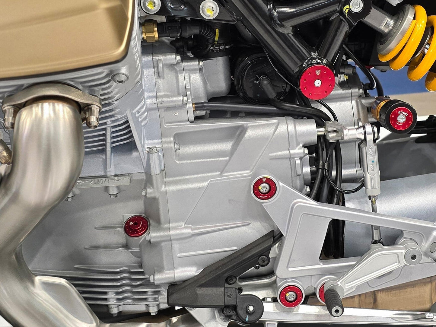 CNC RACING TA341 Moto Guzzi Stelvio / V100 Mandello (2022+) Oil Filler Cap "Exagon" (M24x3; with level dipstick) – Accessories in the Motodeal Motorcycle Aftermarket Accessories and Parts Online Shop