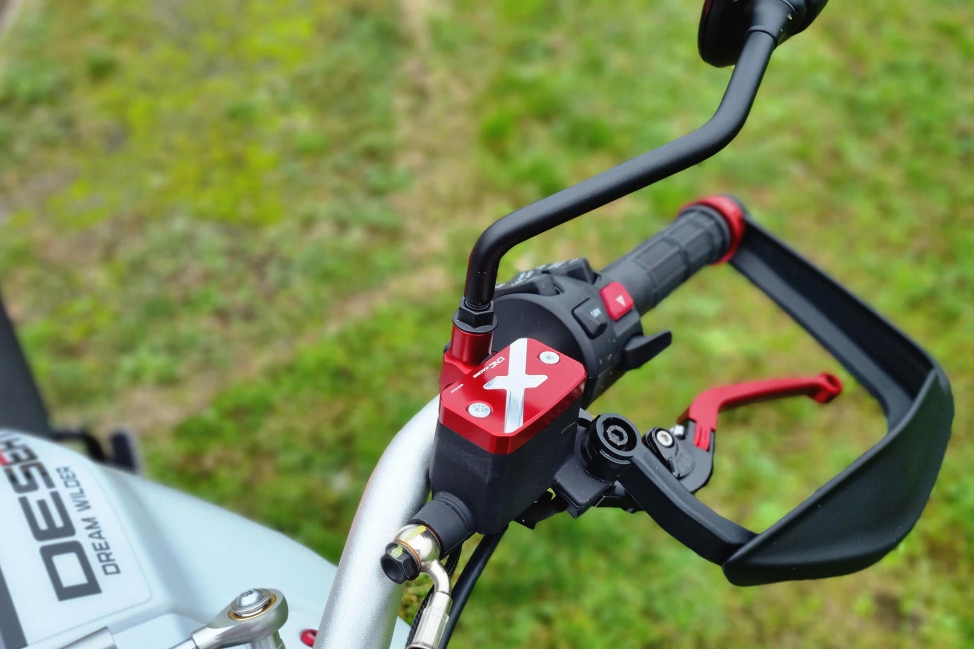 TF201 - CNC RACING Ducati DesertX (2022+) Front Brake Fluid Tank Cap – Accessories in the Motodeal Motorcycle Aftermarket Accessories and Parts Online Shop