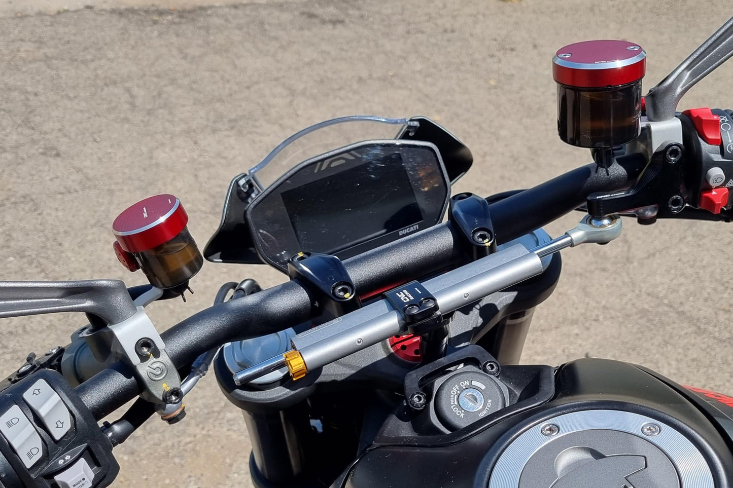 TF605 - CNC RACING Ducati / MV Agusta Brake/Clutch Fluid Tank Cap "Bi-color" (M34x4) – Accessories in the Motodeal Motorcycle Aftermarket Accessories and Parts Online Shop