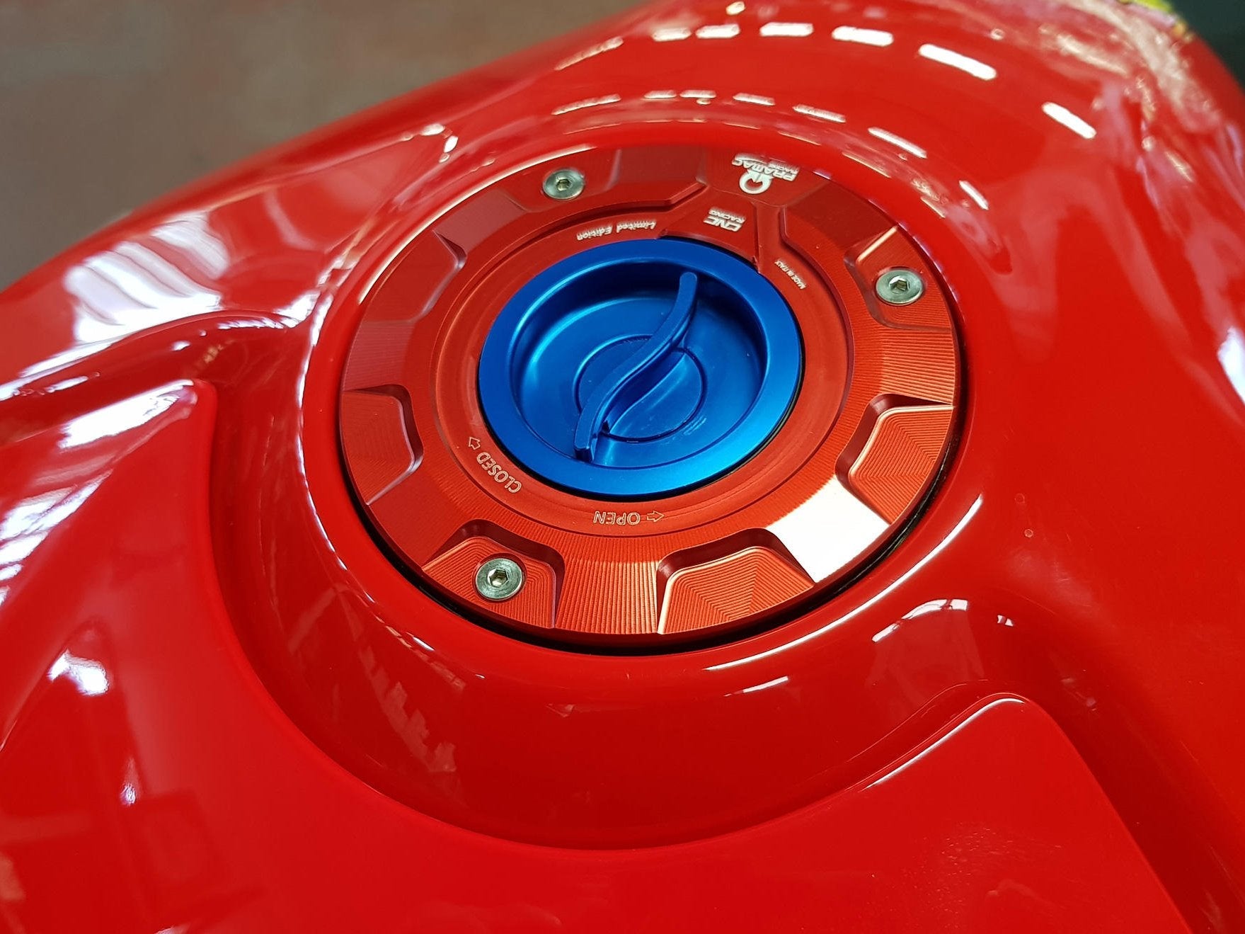 TS423PR - CNC RACING Ducati / MV Agusta Fuel Tank Cap (Pramac edition) – Accessories in the Motodeal Motorcycle Aftermarket Accessories and Parts Online Shop