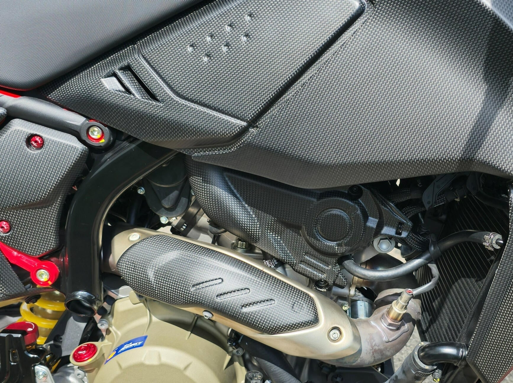 ZA274 - CNC RACING Ducati Hypermotard 698 Mono (2024+) Carbon Engine Cover (right side) – Accessories in the Motodeal Motorcycle Aftermarket Accessories and Parts Online Shop