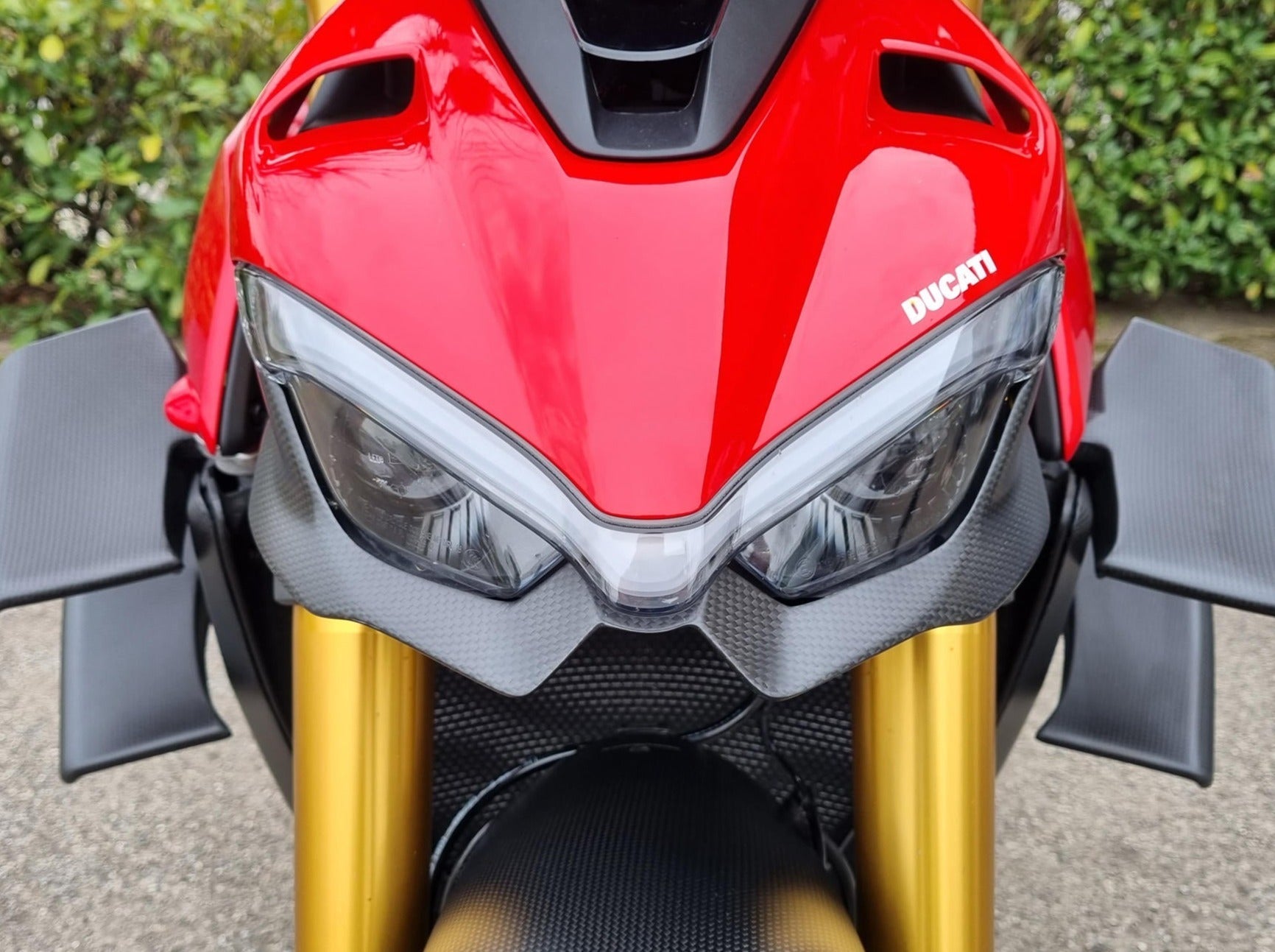ZA301 - CNC RACING Ducati Streetfighter V4/V2 Carbon Headlight Fairing (lower) – Accessories in the Motodeal Motorcycle Aftermarket Accessories and Parts Online Shop