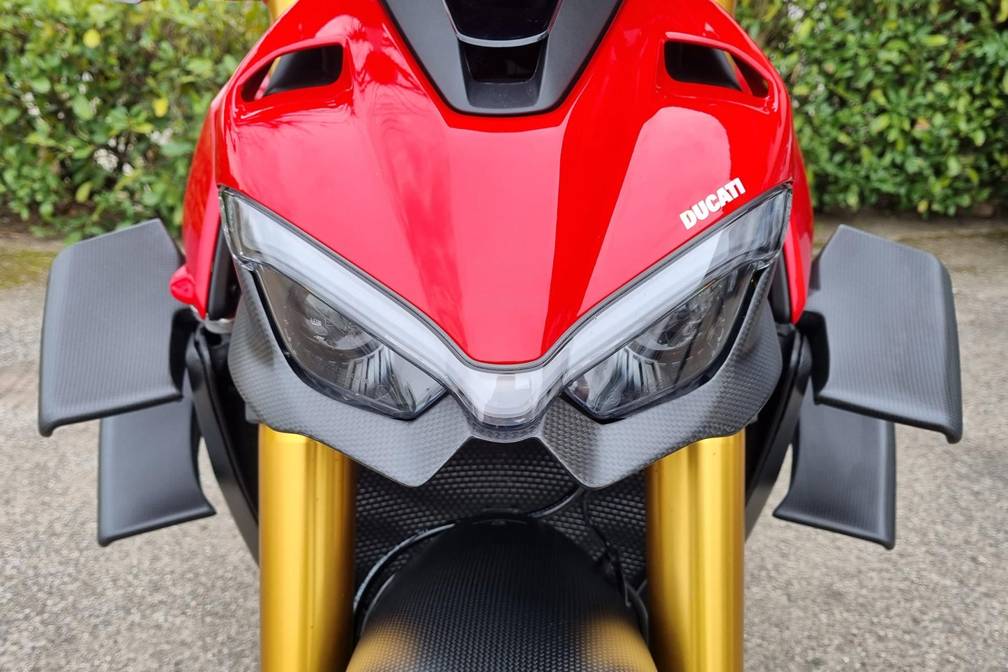 ZA303 - CNC RACING Ducati Streetfighter V4/V2 Carbon Winglets Kit – Accessories in the Motodeal Motorcycle Aftermarket Accessories and Parts Online Shop