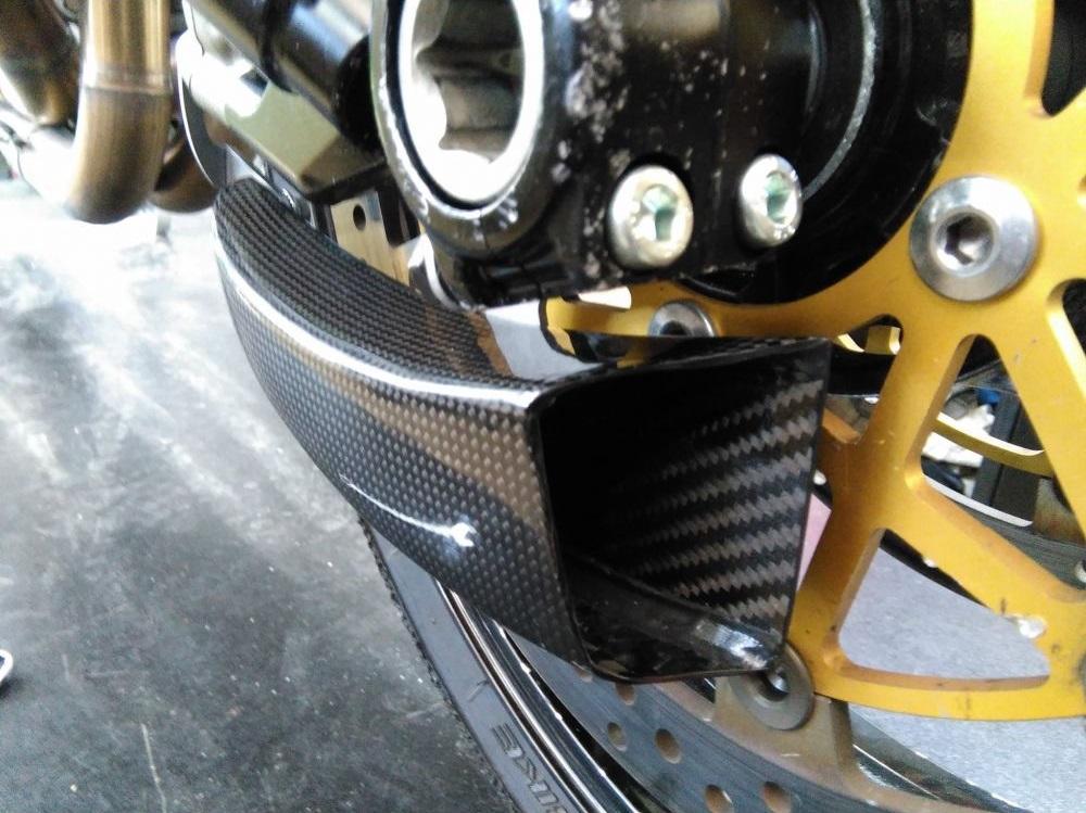 ZA701 - CNC RACING Ducati Panigale V2 / Streetfighter V2 (20/24) Carbon Front Brake Cooling System "GP Ducts" – Accessories in the Motodeal Motorcycle Aftermarket Accessories and Parts Online Shop