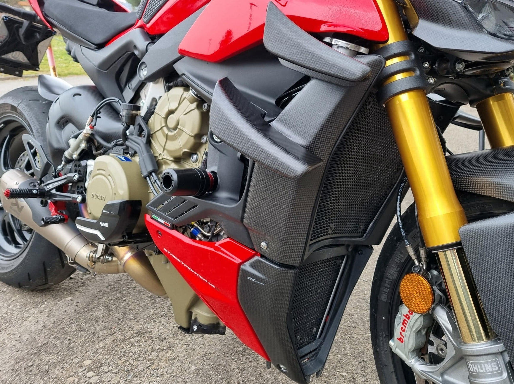 ZA303 - CNC RACING Ducati Streetfighter V4/V2 Carbon Winglets Kit – Accessories in the Motodeal Motorcycle Aftermarket Accessories and Parts Online Shop