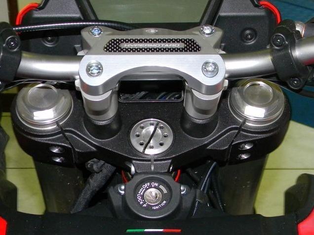 BM02 - DUCABIKE Ducati Hypermotard 821 / 939 Handlebar Clamp – Accessories in the Motodeal Motorcycle Aftermarket Accessories and Parts Online Shop