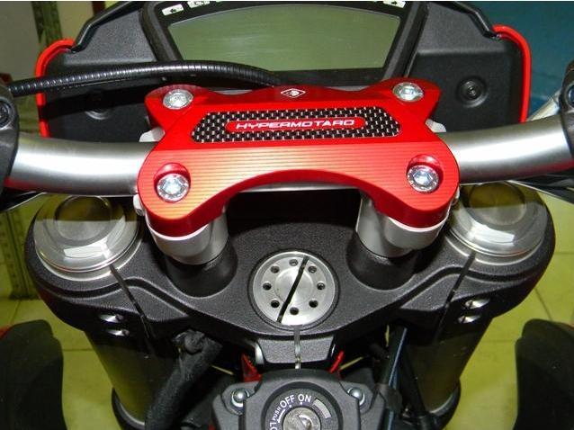 BM02 - DUCABIKE Ducati Hypermotard 821 / 939 Handlebar Clamp – Accessories in the Motodeal Motorcycle Aftermarket Accessories and Parts Online Shop
