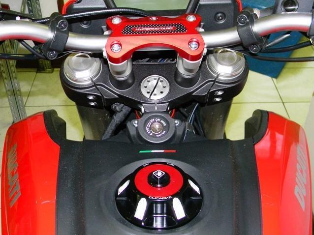 BM02 - DUCABIKE Ducati Hypermotard 821 / 939 Handlebar Clamp – Accessories in the Motodeal Motorcycle Aftermarket Accessories and Parts Online Shop