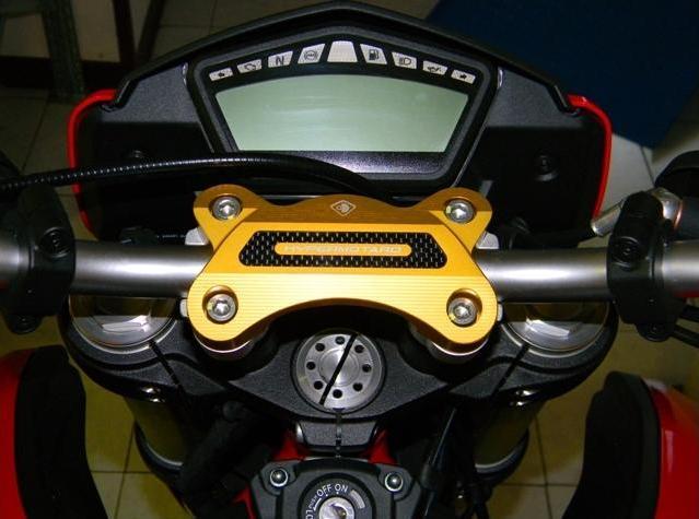 BM02 - DUCABIKE Ducati Hypermotard 821 / 939 Handlebar Clamp – Accessories in the Motodeal Motorcycle Aftermarket Accessories and Parts Online Shop
