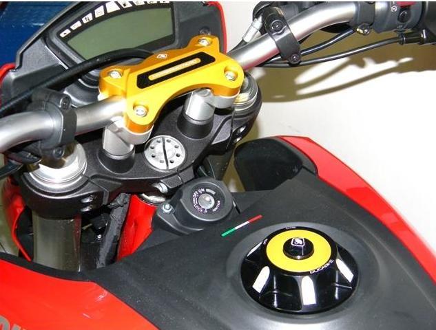 BM02 - DUCABIKE Ducati Hypermotard 821 / 939 Handlebar Clamp – Accessories in the Motodeal Motorcycle Aftermarket Accessories and Parts Online Shop