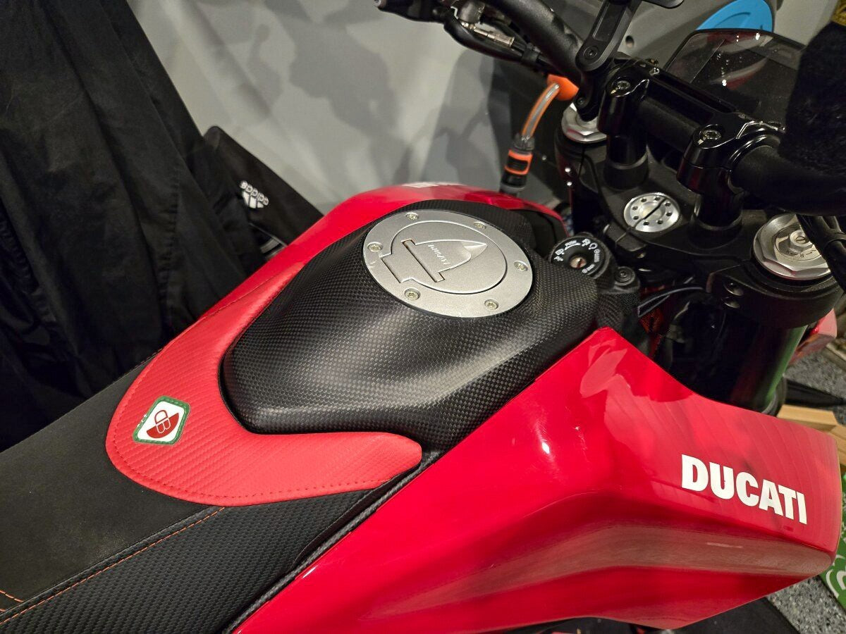 DBK DUCABIKE CRB192 Ducati Hypermotard 950 (2019+) Carbon Tank Cover – Accessories in the Motodeal Motorcycle Aftermarket Accessories and Parts Online Shop