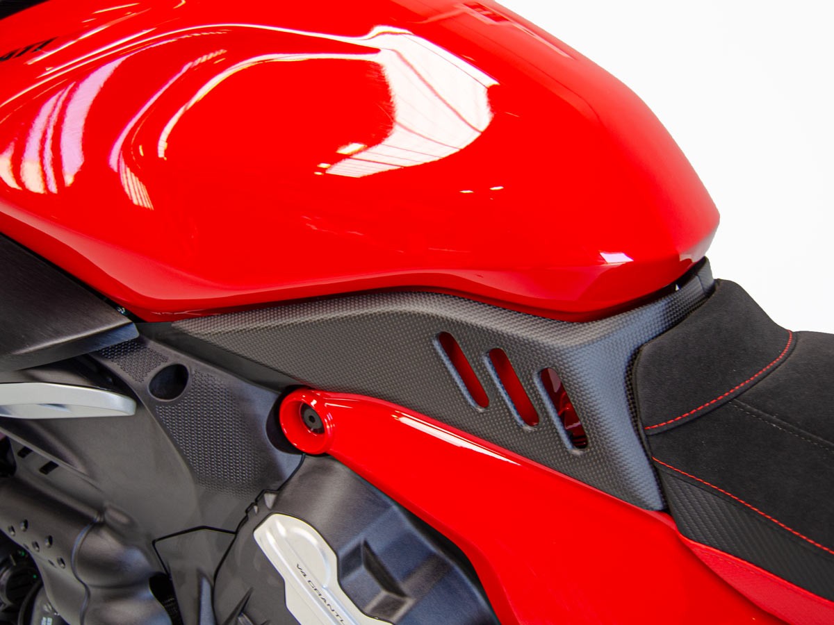 CRB71O - DUCABIKE Ducati Diavel V4 (2023+) Carbon Fuel Tank Side Covers – Accessories in the Motodeal Motorcycle Aftermarket Accessories and Parts Online Shop