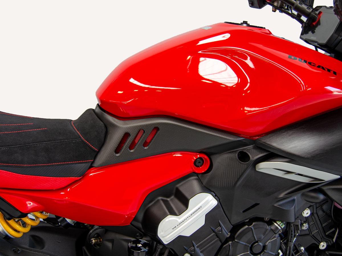CRB71O - DUCABIKE Ducati Diavel V4 (2023+) Carbon Fuel Tank Side Covers – Accessories in the Motodeal Motorcycle Aftermarket Accessories and Parts Online Shop