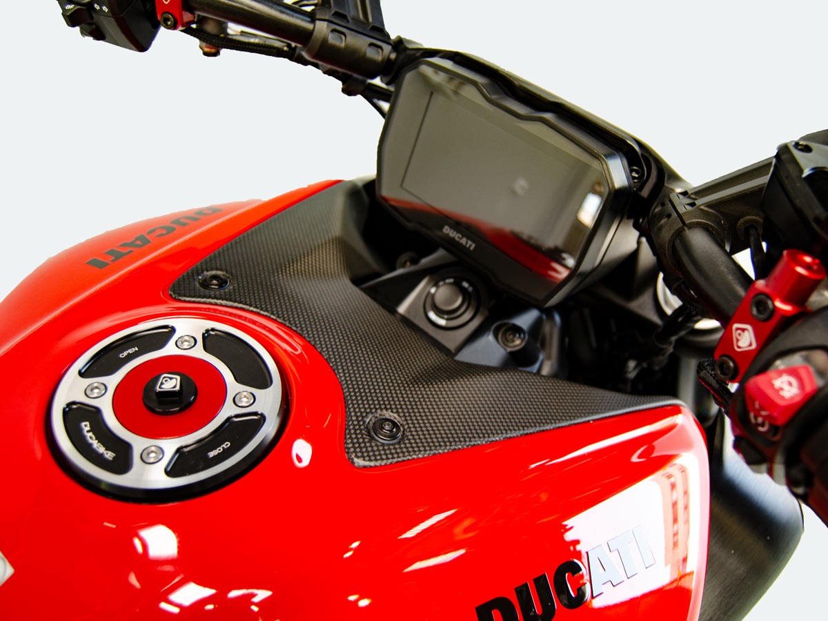 CRB81O - DUCABIKE Ducati Diavel V4 (2023+) Carbon Fuel Tank Front Cover – Accessories in the Motodeal Motorcycle Aftermarket Accessories and Parts Online Shop