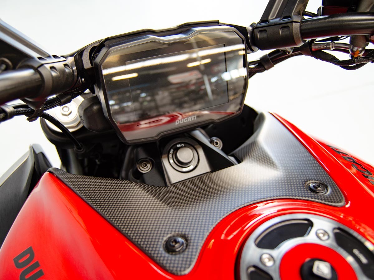 CRB81O - DUCABIKE Ducati Diavel V4 (2023+) Carbon Fuel Tank Front Cover – Accessories in the Motodeal Motorcycle Aftermarket Accessories and Parts Online Shop