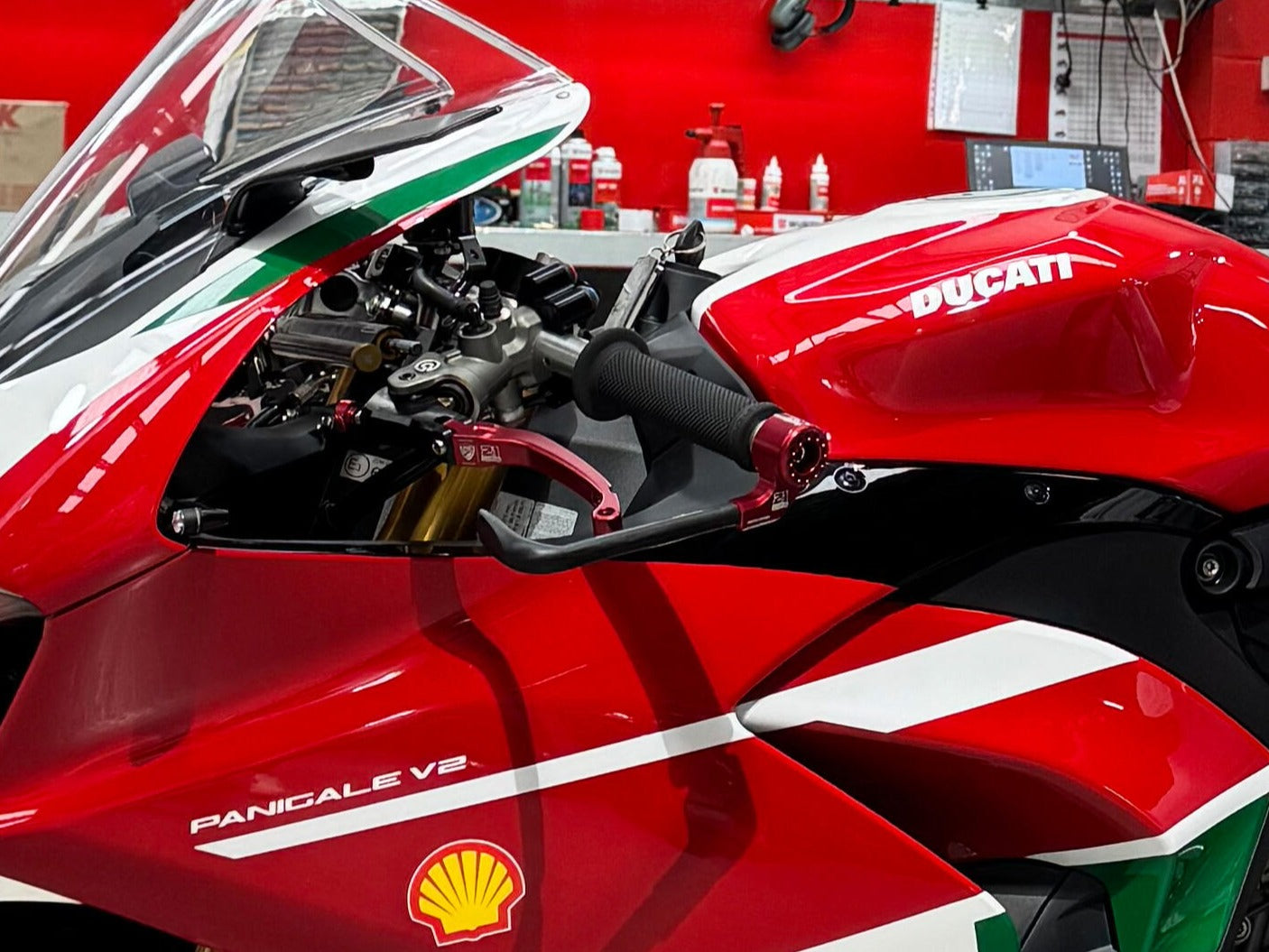 LCR12TB - CNC RACING Ducati / Aprilia / MV Agusta Clutch Lever Race (Troy Bayliss edition) – Accessories in the Motodeal Motorcycle Aftermarket Accessories and Parts Online Shop