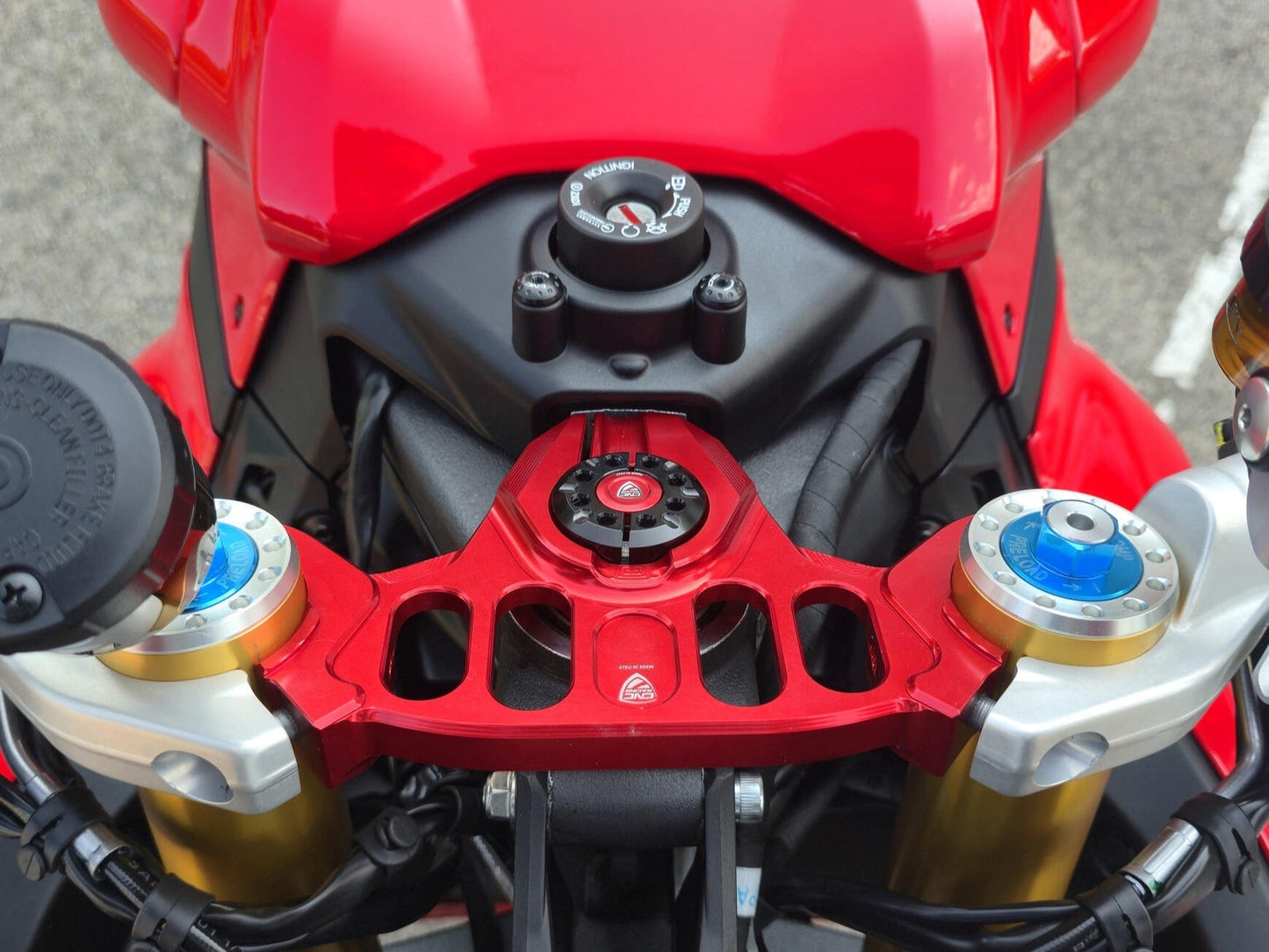 PST24 - CNC RACING Ducati Panigale V2 (2025+) Triple Clamps Top Yoke – Accessories in the Motodeal Motorcycle Aftermarket Accessories and Parts Online Shop