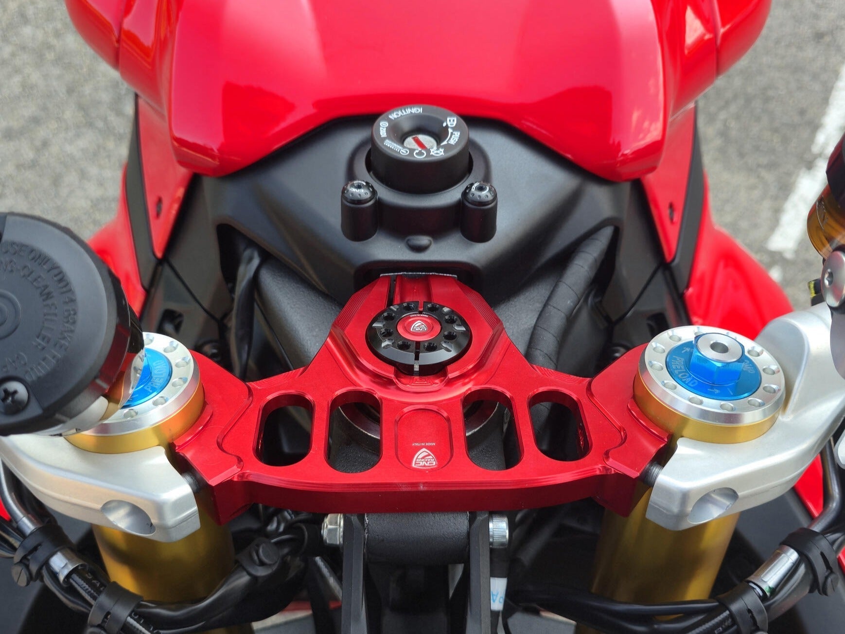PST24 - CNC RACING Ducati Panigale V2 (2025+) Triple Clamps Top Yoke – Accessories in the Motodeal Motorcycle Aftermarket Accessories and Parts Online Shop