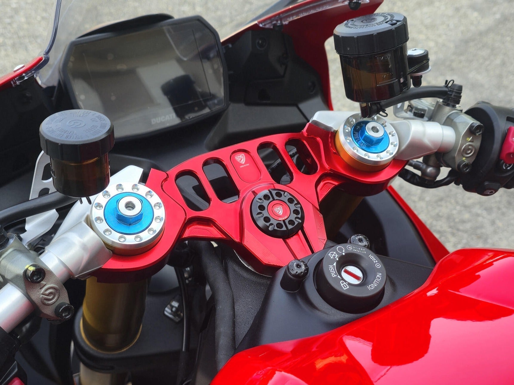 PST24 - CNC RACING Ducati Panigale V2 (2025+) Triple Clamps Top Yoke – Accessories in the Motodeal Motorcycle Aftermarket Accessories and Parts Online Shop