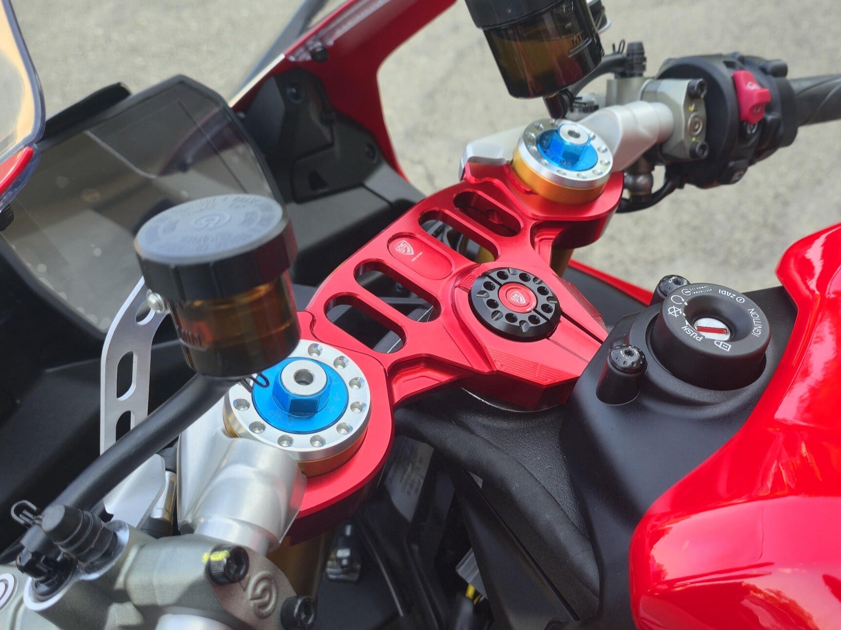 PST24 - CNC RACING Ducati Panigale V2 (2025+) Triple Clamps Top Yoke – Accessories in the Motodeal Motorcycle Aftermarket Accessories and Parts Online Shop