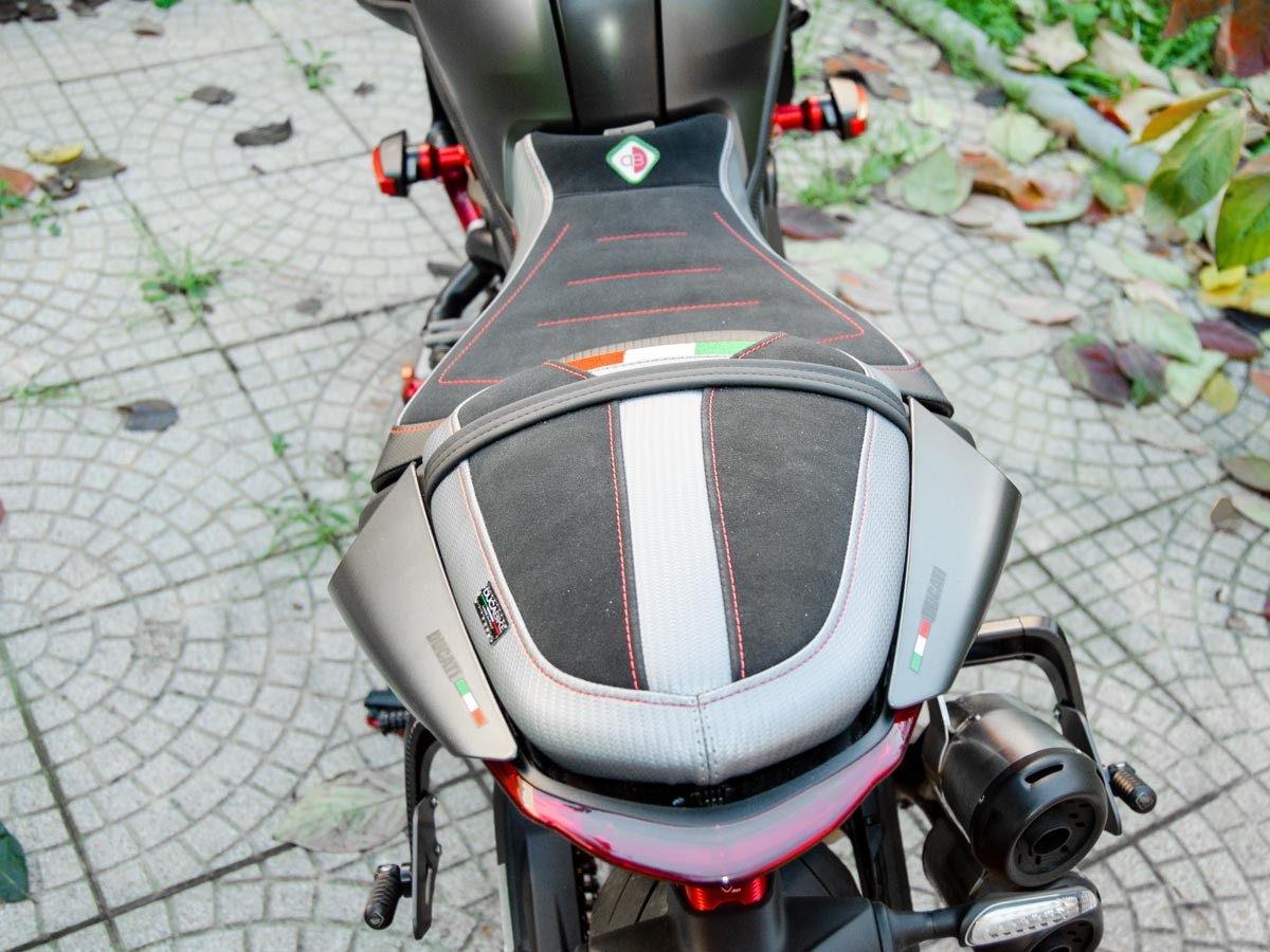 CSM9C01 - DUCABIKE Ducati Monster 950 (2021+) Comfort Seat Cover – Accessories in the Motodeal Motorcycle Aftermarket Accessories and Parts Online Shop