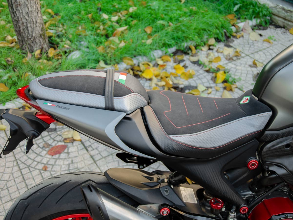 CSM9C01 - DUCABIKE Ducati Monster 950 (2021+) Comfort Seat Cover – Accessories in the Motodeal Motorcycle Aftermarket Accessories and Parts Online Shop