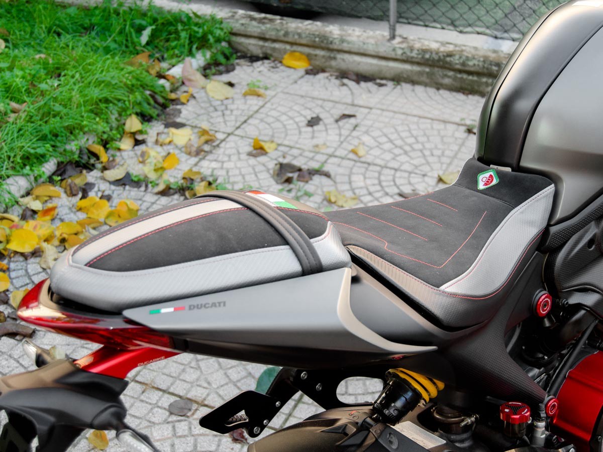 CSM9C01 - DUCABIKE Ducati Monster 950 (2021+) Comfort Seat Cover – Accessories in the Motodeal Motorcycle Aftermarket Accessories and Parts Online Shop