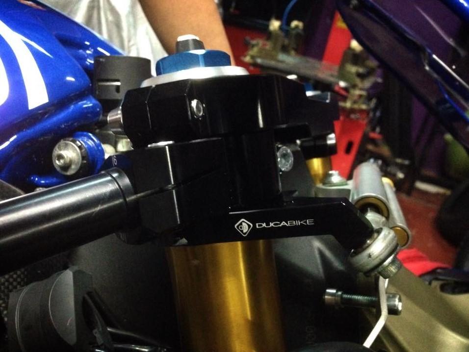 Ducati Panigale (12/19) OHLINS Steering Damper + DBK / DUCABIKE Support (for Öhlins 53 mm fork) – Accessories in the Motodeal Motorcycle Aftermarket Accessories and Parts Online Shop