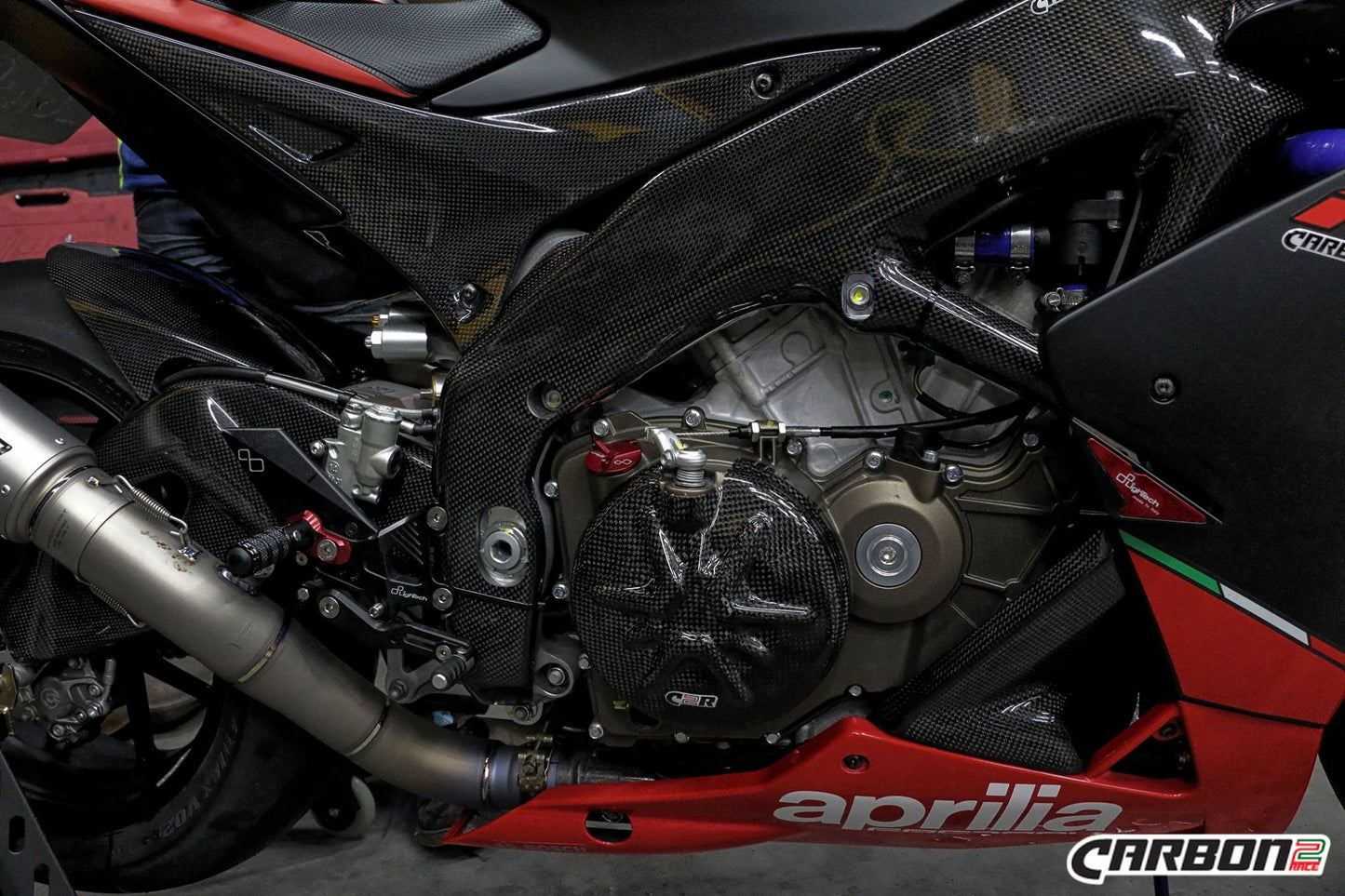 CARBON2RACE Aprilia Tuono V4 (2011+) Carbon Clutch Cover Protection